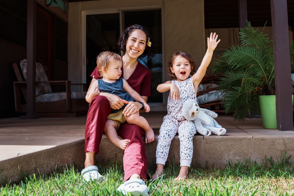hawaiian healthcare worker with two young children